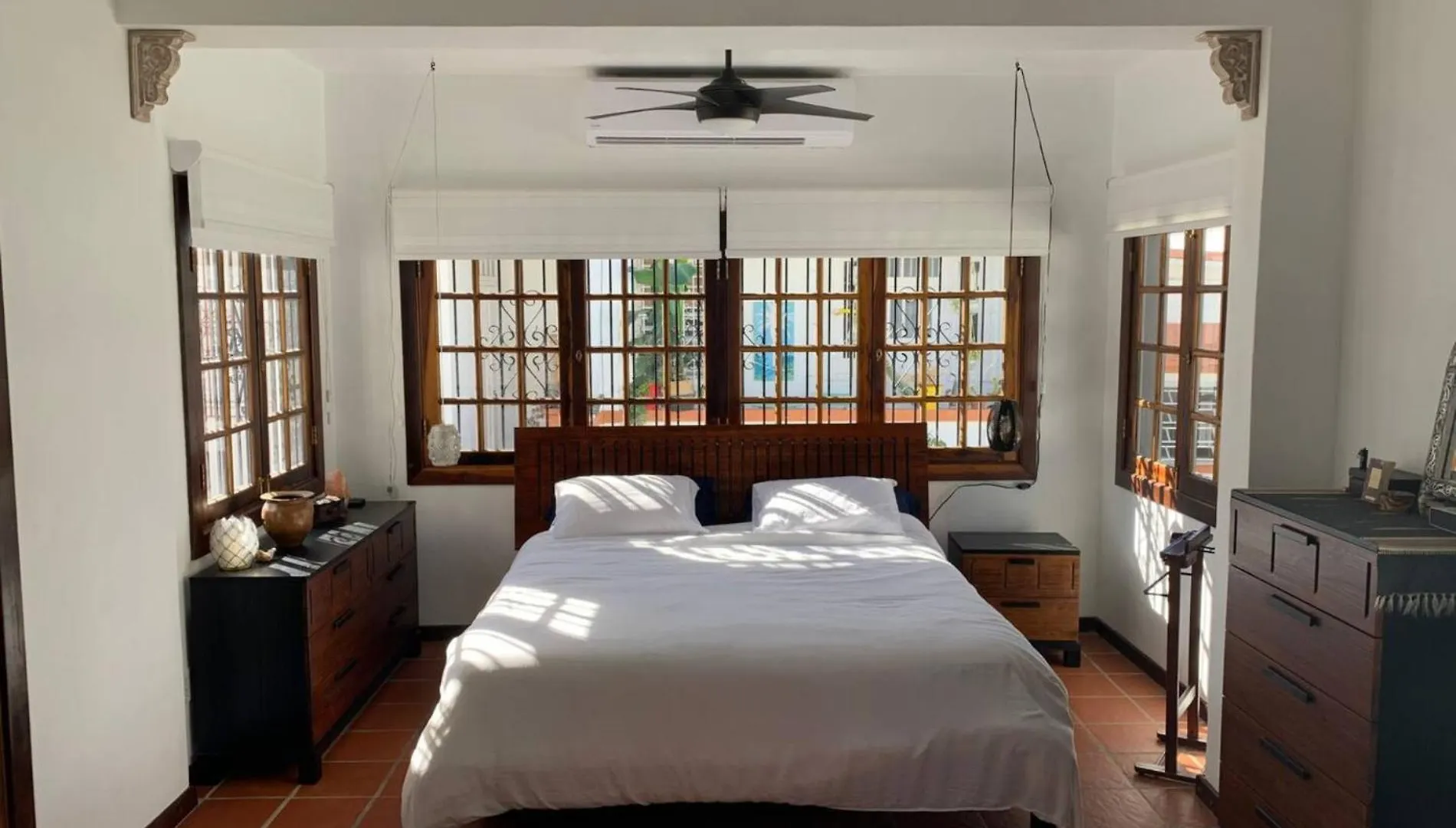 Bright & Airy Spanish Villa Steps To Sand Gen Ac - Main House San Juan Puerto Rico