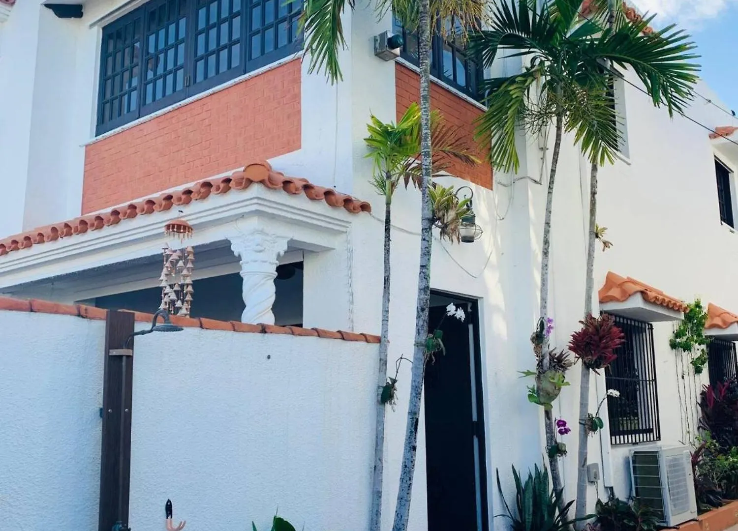 Bright & Airy Spanish Villa Steps To Sand Gen Ac - Main House San Juan