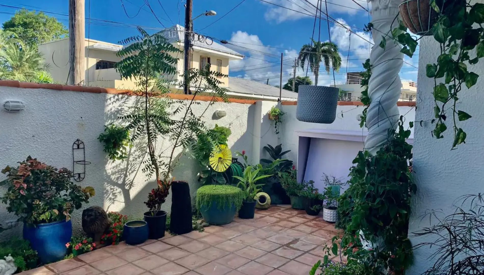 Bright & Airy Spanish Villa Steps To Sand Gen Ac - Main House contacts