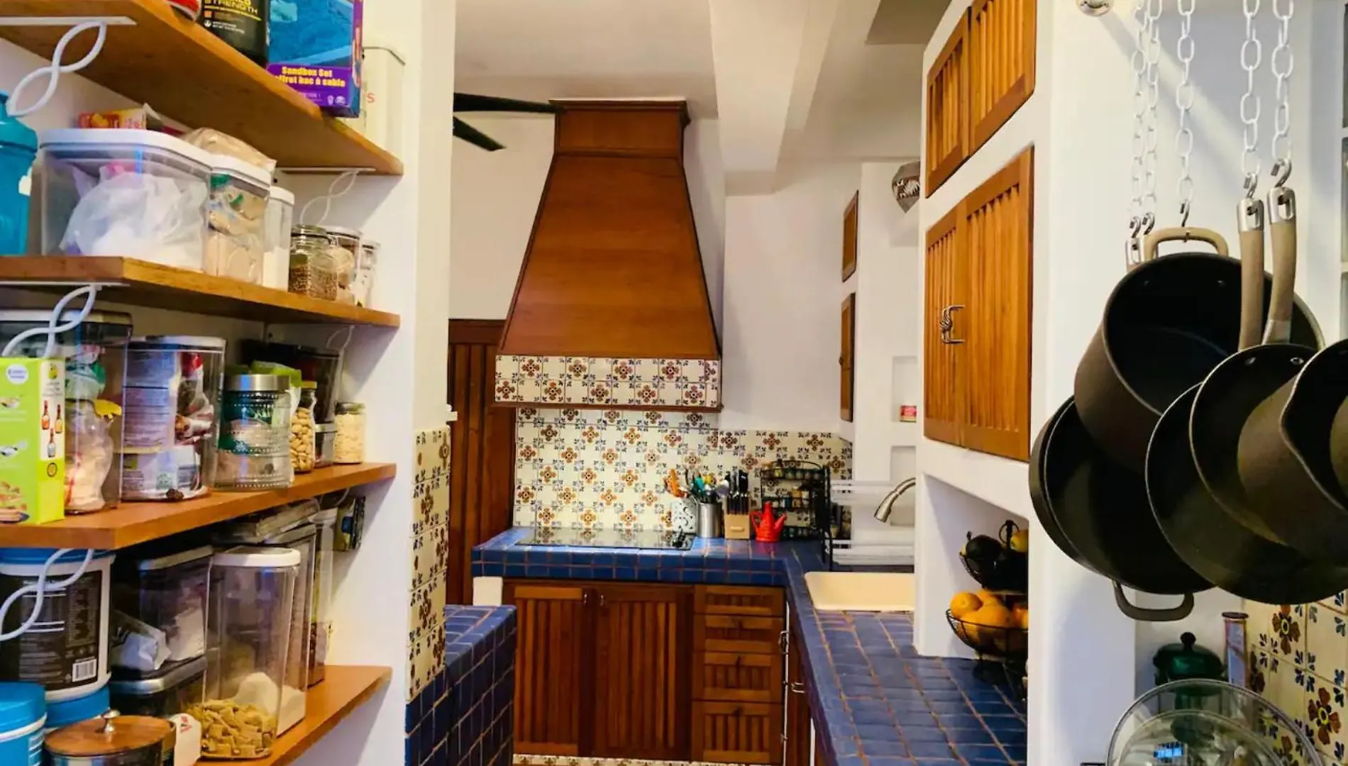 Сasa de vacaciones Bright & Airy Spanish Villa Steps To Sand Gen Ac - Main House San Juan